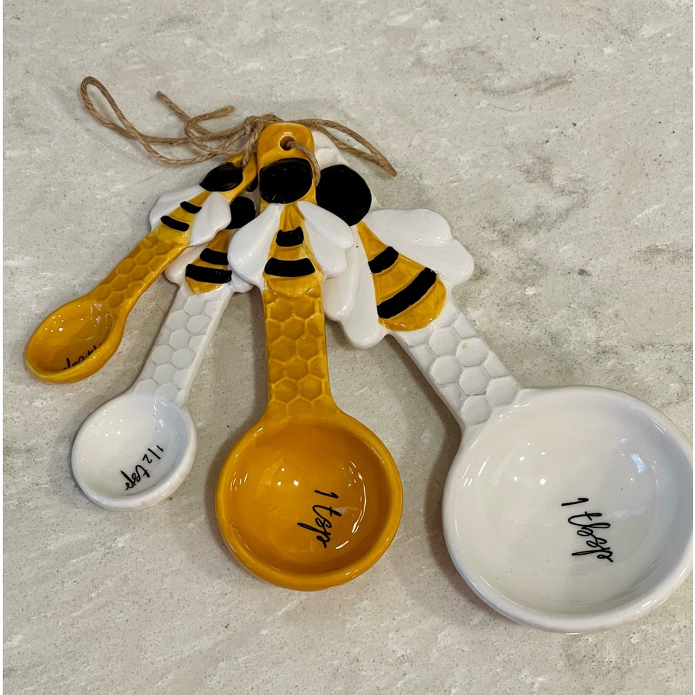 New bumblebee Ceramic Measuring Spoons, great gifts for Bee enthusiasts!